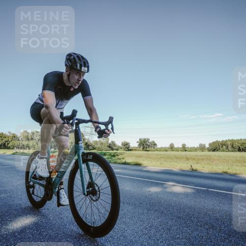 07.09.2025 - 19. Norderstedt Triathlon Michael Burmester http://msf.ph/oto/8850160 07.09.2025 16:23:41 Radfahren 1412 meine-sportfotos.de