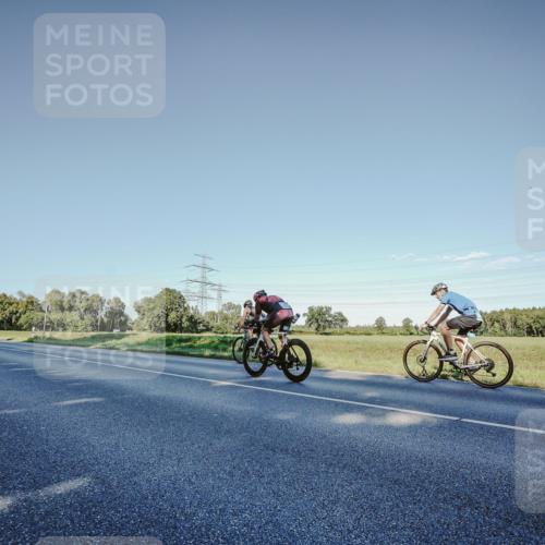 07.09.2025 - 19. Norderstedt Triathlon Michael Burmester http://msf.ph/oto/8850178 07.09.2025 16:24:04 Radfahren 1101 meine-sportfotos.de