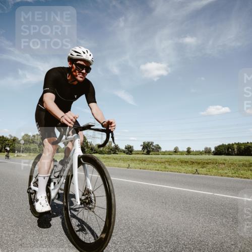 07.09.2025 - 19. Norderstedt Triathlon Michael Burmester http://msf.ph/oto/8850182 07.09.2025 14:11:57 Radfahren 1025 meine-sportfotos.de