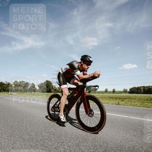 07.09.2025 - 19. Norderstedt Triathlon Michael Burmester http://msf.ph/oto/8850200 07.09.2025 14:12:14 Radfahren 975, 983 meine-sportfotos.de