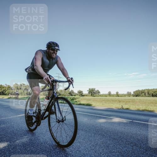 07.09.2025 - 19. Norderstedt Triathlon Michael Burmester http://msf.ph/oto/8850214 07.09.2025 16:24:34 Radfahren 1544 meine-sportfotos.de