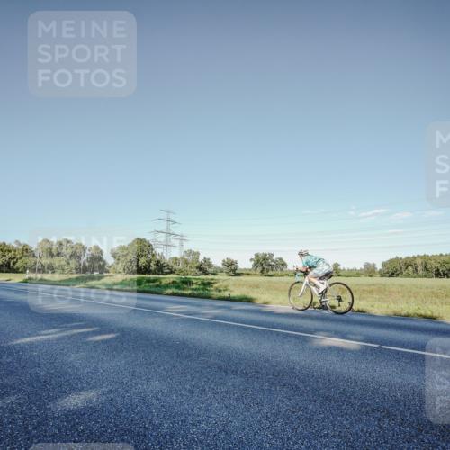 07.09.2025 - 19. Norderstedt Triathlon Michael Burmester http://msf.ph/oto/8850220 07.09.2025 16:25:04 Radfahren 1045 meine-sportfotos.de