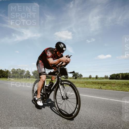 07.09.2025 - 19. Norderstedt Triathlon Michael Burmester http://msf.ph/oto/8850263 07.09.2025 14:13:18 Radfahren 962, 965 meine-sportfotos.de