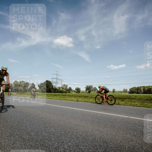 07.09.2025 - 19. Norderstedt Triathlon Michael Burmester http://msf.ph/oto/8850356 07.09.2025 14:14:15 Radfahren 988, 996 meine-sportfotos.de