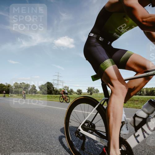 07.09.2025 - 19. Norderstedt Triathlon Michael Burmester http://msf.ph/oto/8850359 07.09.2025 14:14:15 Radfahren 988, 996 meine-sportfotos.de