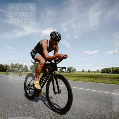 07.09.2025 - 19. Norderstedt Triathlon Michael Burmester http://msf.ph/oto/8850362 07.09.2025 14:14:16 Radfahren 988, 996 meine-sportfotos.de