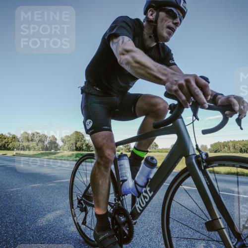 07.09.2025 - 19. Norderstedt Triathlon Michael Burmester http://msf.ph/oto/8850364 07.09.2025 16:29:58 Radfahren 864, 924, 1448 meine-sportfotos.de