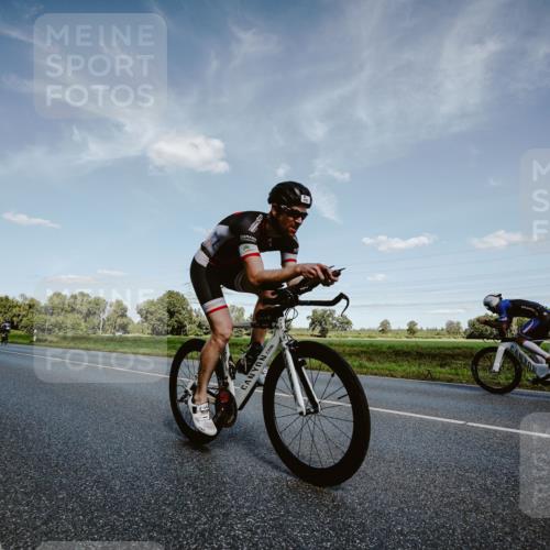 07.09.2025 - 19. Norderstedt Triathlon Michael Burmester http://msf.ph/oto/8850404 07.09.2025 14:15:04 Radfahren 958, 979 meine-sportfotos.de
