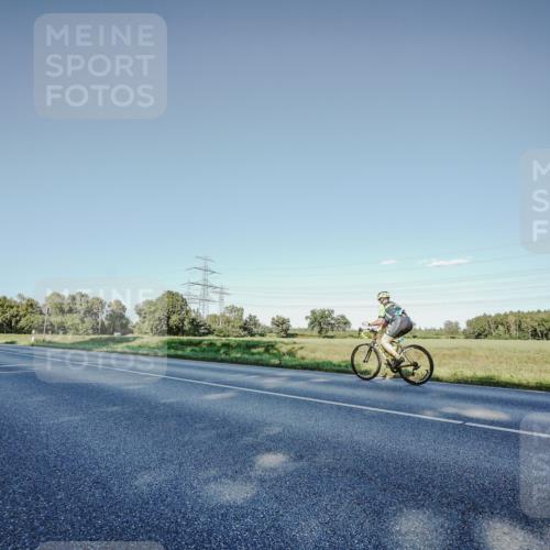 07.09.2025 - 19. Norderstedt Triathlon Michael Burmester http://msf.ph/oto/8850412 07.09.2025 16:31:41 Radfahren 886, 890 meine-sportfotos.de