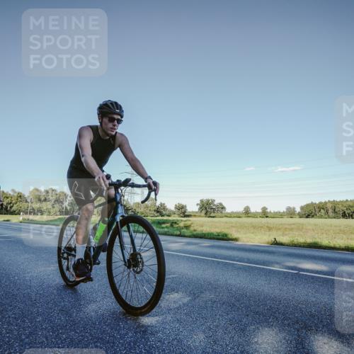 07.09.2025 - 19. Norderstedt Triathlon Michael Burmester http://msf.ph/oto/8850415 07.09.2025 16:31:42 Radfahren 886, 890 meine-sportfotos.de