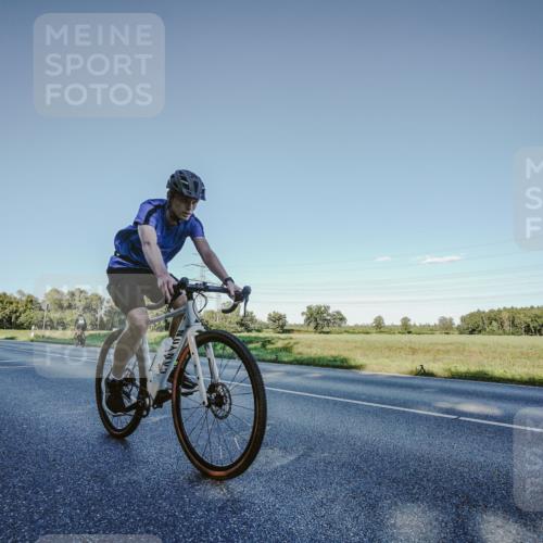 07.09.2025 - 19. Norderstedt Triathlon Michael Burmester http://msf.ph/oto/8850418 07.09.2025 16:31:43 Radfahren 886, 890 meine-sportfotos.de
