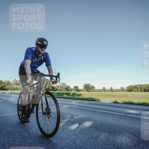 07.09.2025 - 19. Norderstedt Triathlon Michael Burmester http://msf.ph/oto/8850461 07.09.2025 16:33:52 Radfahren 952, 957 meine-sportfotos.de