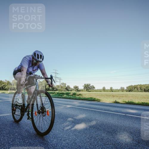 07.09.2025 - 19. Norderstedt Triathlon Michael Burmester http://msf.ph/oto/8850466 07.09.2025 16:34:04 Radfahren 944 meine-sportfotos.de