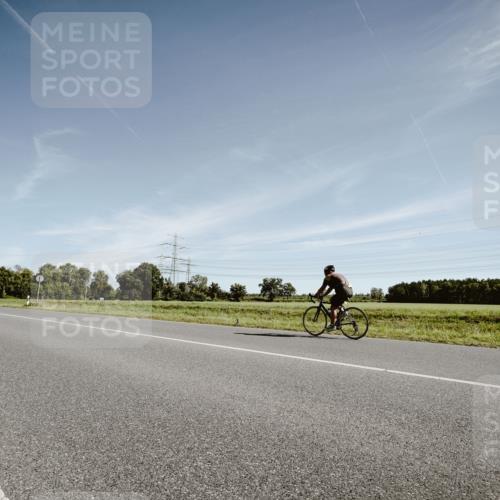 07.09.2025 - 19. Norderstedt Triathlon Michael Burmester http://msf.ph/oto/8850480 07.09.2025 11:08:19 Radfahren 821, 1164, 1170 meine-sportfotos.de