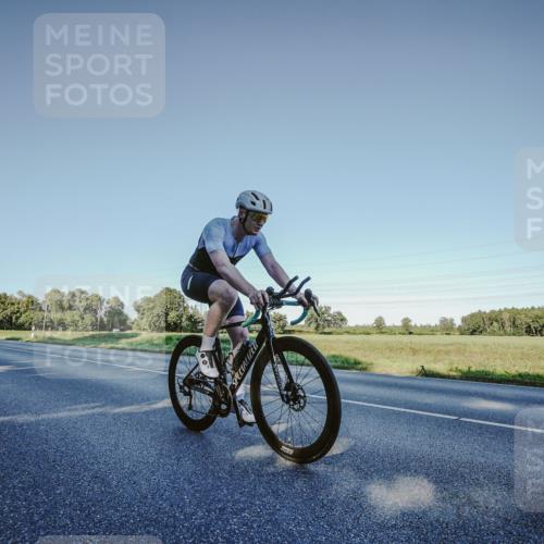 07.09.2025 - 19. Norderstedt Triathlon Michael Burmester http://msf.ph/oto/8850482 07.09.2025 16:35:05 Radfahren 386, 1420 meine-sportfotos.de