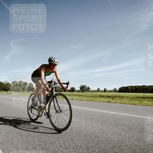 07.09.2025 - 19. Norderstedt Triathlon Michael Burmester http://msf.ph/oto/8850485 07.09.2025 11:08:20 Radfahren 821, 1164, 1170 meine-sportfotos.de