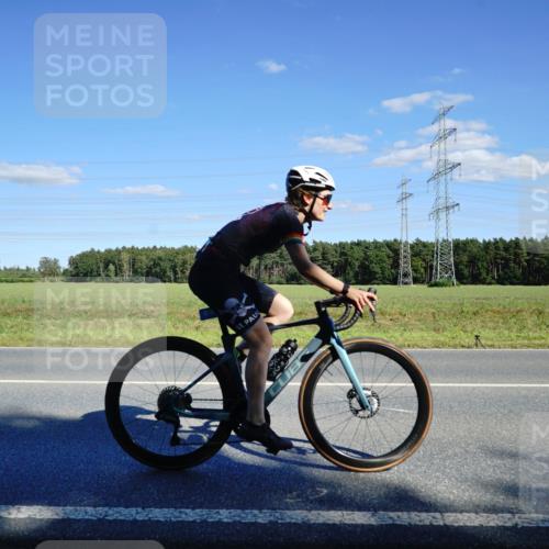 07.09.2025 - 19. Norderstedt Triathlon Michael Burmester http://msf.ph/oto/8850486 07.09.2025 15:29:58 Radfahren 878, 889 meine-sportfotos.de