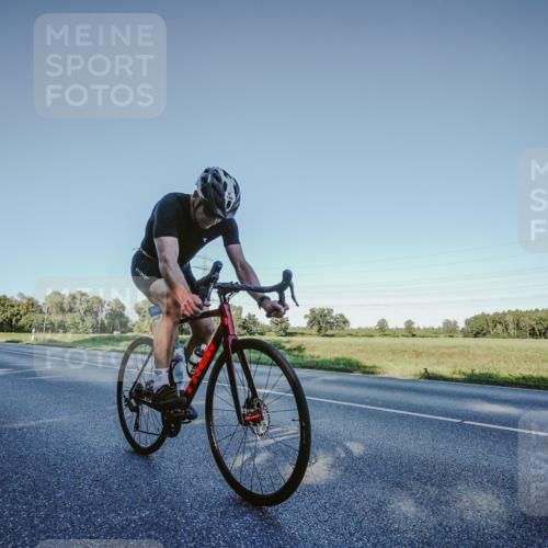 07.09.2025 - 19. Norderstedt Triathlon Michael Burmester http://msf.ph/oto/8850487 07.09.2025 16:35:07 Radfahren 386, 1420 meine-sportfotos.de