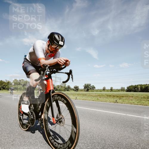 07.09.2025 - 19. Norderstedt Triathlon Michael Burmester http://msf.ph/oto/8850489 07.09.2025 14:16:29 Radfahren 1401 meine-sportfotos.de