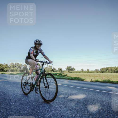 07.09.2025 - 19. Norderstedt Triathlon Michael Burmester http://msf.ph/oto/8850540 07.09.2025 16:37:08 Radfahren 926 meine-sportfotos.de