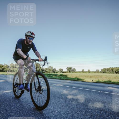 07.09.2025 - 19. Norderstedt Triathlon Michael Burmester http://msf.ph/oto/8850551 07.09.2025 16:37:23 Radfahren 1418, 1437 meine-sportfotos.de