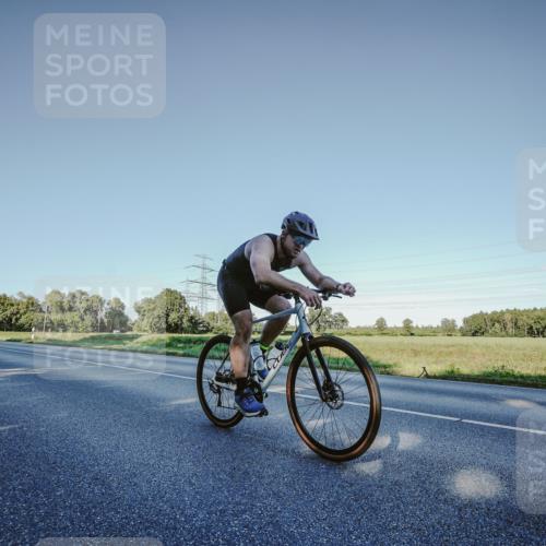 07.09.2025 - 19. Norderstedt Triathlon Michael Burmester http://msf.ph/oto/8850588 07.09.2025 16:38:37 Radfahren 875, 912 meine-sportfotos.de