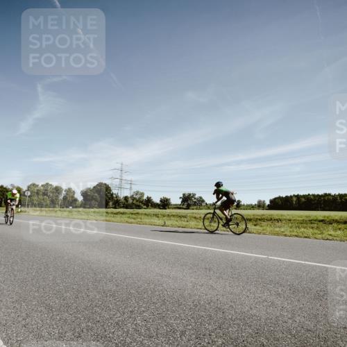 07.09.2025 - 19. Norderstedt Triathlon Michael Burmester http://msf.ph/oto/8850639 07.09.2025 11:10:15 Radfahren 734, 771 meine-sportfotos.de