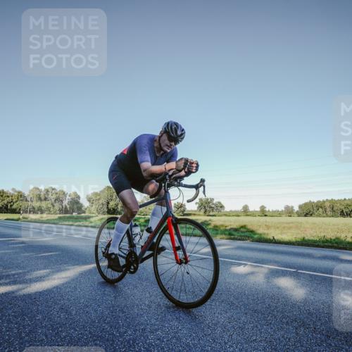 07.09.2025 - 19. Norderstedt Triathlon Michael Burmester http://msf.ph/oto/8850652 07.09.2025 16:43:29 Radfahren 371 meine-sportfotos.de