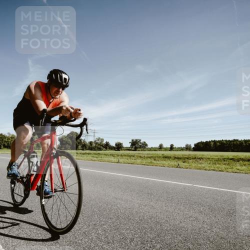 07.09.2025 - 19. Norderstedt Triathlon Michael Burmester http://msf.ph/oto/8850665 07.09.2025 11:10:31 Radfahren 833, 1199 meine-sportfotos.de