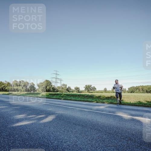 07.09.2025 - 19. Norderstedt Triathlon Michael Burmester http://msf.ph/oto/8850715 07.09.2025 16:48:14 Radfahren  meine-sportfotos.de