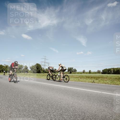07.09.2025 - 19. Norderstedt Triathlon Michael Burmester http://msf.ph/oto/8850735 07.09.2025 14:18:25 Radfahren 393, 411, 964, 1027 meine-sportfotos.de