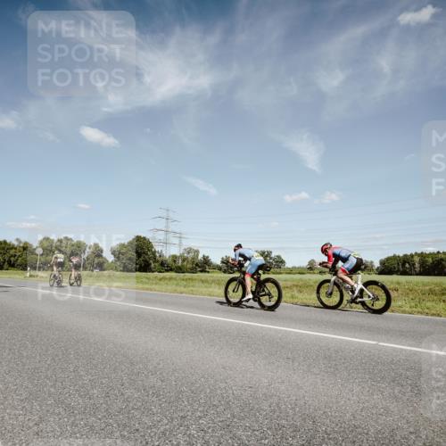 07.09.2025 - 19. Norderstedt Triathlon Michael Burmester http://msf.ph/oto/8850739 07.09.2025 14:18:26 Radfahren 393, 411, 964, 1027 meine-sportfotos.de