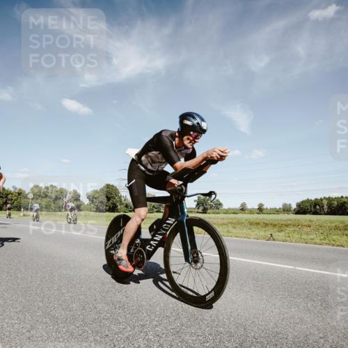 07.09.2025 - 19. Norderstedt Triathlon Michael Burmester http://msf.ph/oto/8850741 07.09.2025 14:18:27 Radfahren 393, 411, 964, 1027 meine-sportfotos.de