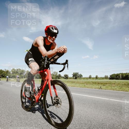 07.09.2025 - 19. Norderstedt Triathlon Michael Burmester http://msf.ph/oto/8850743 07.09.2025 14:18:27 Radfahren 393, 411, 964, 1027 meine-sportfotos.de