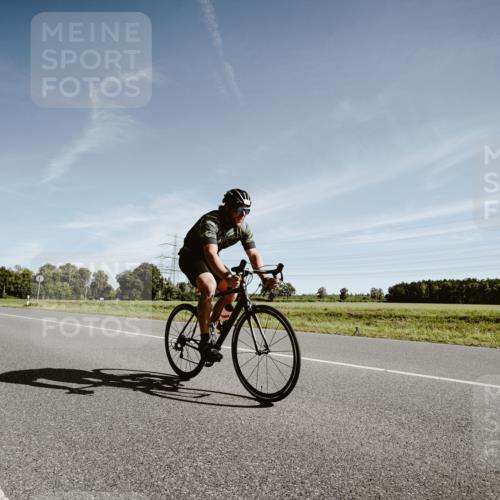 07.09.2025 - 19. Norderstedt Triathlon Michael Burmester http://msf.ph/oto/8850908 07.09.2025 11:13:09 Radfahren 1395 meine-sportfotos.de