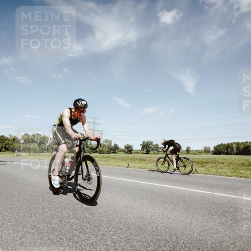 07.09.2025 - 19. Norderstedt Triathlon Michael Burmester http://msf.ph/oto/8850956 07.09.2025 14:20:04 Radfahren 989, 995 meine-sportfotos.de