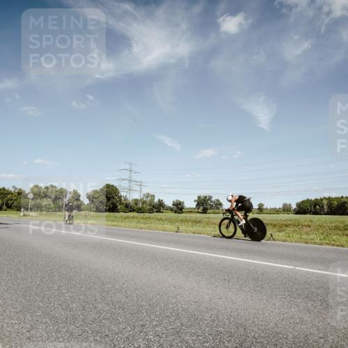 07.09.2025 - 19. Norderstedt Triathlon Michael Burmester http://msf.ph/oto/8850959 07.09.2025 14:20:05 Radfahren 989, 995 meine-sportfotos.de
