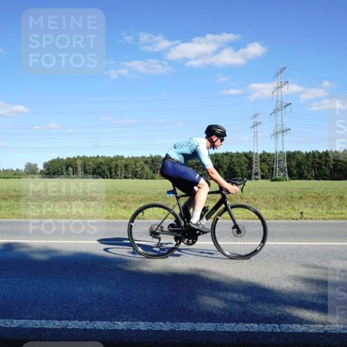 07.09.2025 - 19. Norderstedt Triathlon Michael Burmester http://msf.ph/oto/8850984 07.09.2025 15:37:25 Radfahren 371, 405, 439, 927 meine-sportfotos.de