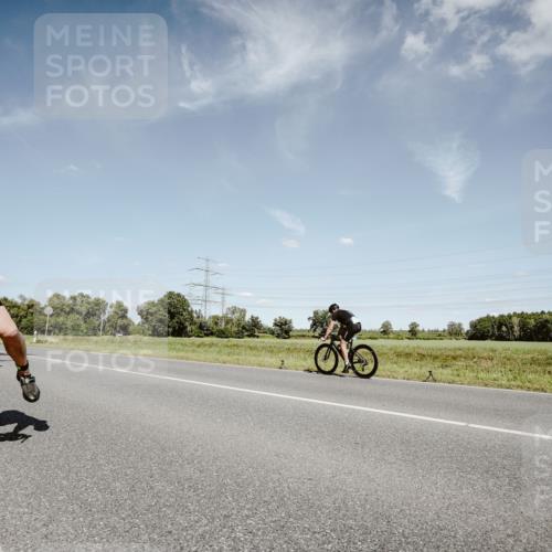 07.09.2025 - 19. Norderstedt Triathlon Michael Burmester http://msf.ph/oto/8851081 07.09.2025 14:21:41 Radfahren 417, 999, 1003 meine-sportfotos.de