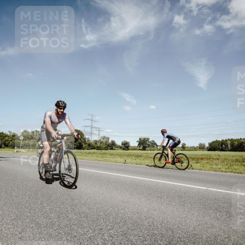 07.09.2025 - 19. Norderstedt Triathlon Michael Burmester http://msf.ph/oto/8851102 07.09.2025 14:21:49 Radfahren 872 meine-sportfotos.de
