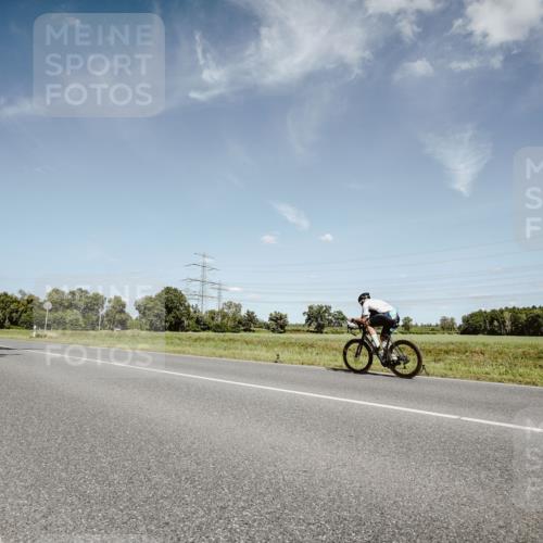 07.09.2025 - 19. Norderstedt Triathlon Michael Burmester http://msf.ph/oto/8851143 07.09.2025 14:22:24 Radfahren 374 meine-sportfotos.de