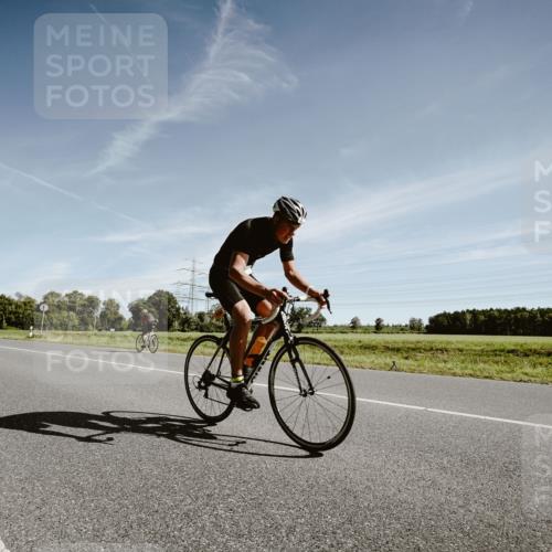 07.09.2025 - 19. Norderstedt Triathlon Michael Burmester http://msf.ph/oto/8851200 07.09.2025 11:18:11 Radfahren 1203 meine-sportfotos.de