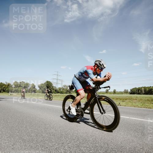 07.09.2025 - 19. Norderstedt Triathlon Michael Burmester http://msf.ph/oto/8851320 07.09.2025 14:24:12 Radfahren 410, 996, 1018 meine-sportfotos.de