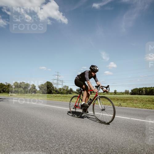07.09.2025 - 19. Norderstedt Triathlon Michael Burmester http://msf.ph/oto/8851623 07.09.2025 14:27:35 Radfahren 379, 428, 460, 905 meine-sportfotos.de