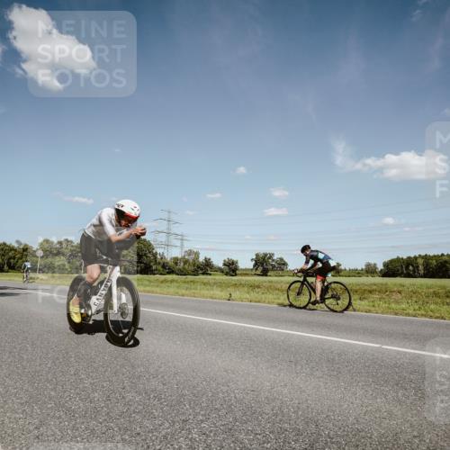 07.09.2025 - 19. Norderstedt Triathlon Michael Burmester http://msf.ph/oto/8851876 07.09.2025 14:29:56 Radfahren 388, 917, 1421 meine-sportfotos.de