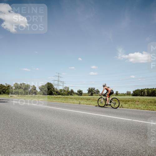 07.09.2025 - 19. Norderstedt Triathlon Michael Burmester http://msf.ph/oto/8851911 07.09.2025 14:30:19 Radfahren 411, 990, 992 meine-sportfotos.de