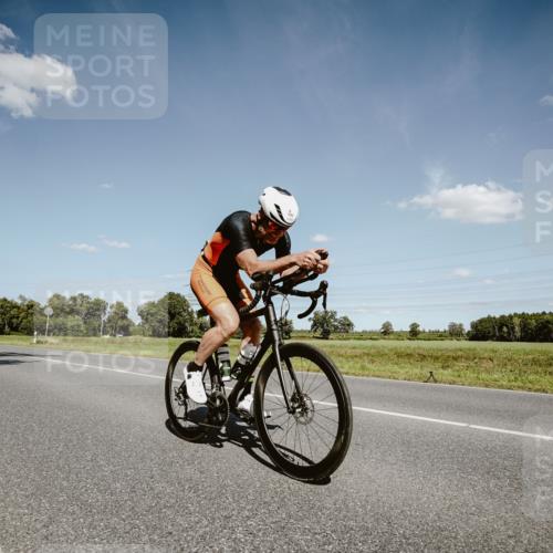 07.09.2025 - 19. Norderstedt Triathlon Michael Burmester http://msf.ph/oto/8851964 07.09.2025 14:30:47 Radfahren 444, 989, 1000 meine-sportfotos.de