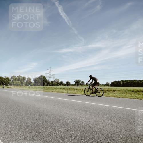 07.09.2025 - 19. Norderstedt Triathlon Michael Burmester http://msf.ph/oto/8852051 07.09.2025 11:29:55 Radfahren 1175 meine-sportfotos.de