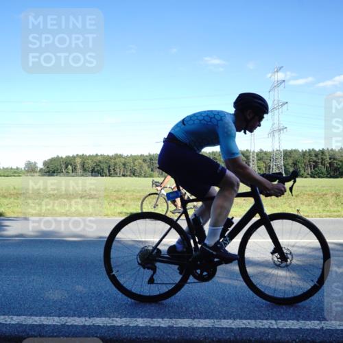07.09.2025 - 19. Norderstedt Triathlon Michael Burmester http://msf.ph/oto/8852084 07.09.2025 15:48:56 Radfahren 387, 405, 1593 meine-sportfotos.de