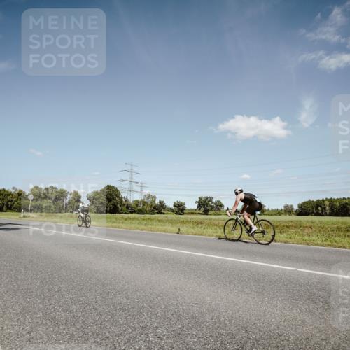 07.09.2025 - 19. Norderstedt Triathlon Michael Burmester http://msf.ph/oto/8852165 07.09.2025 14:32:47 Radfahren 382, 999 meine-sportfotos.de